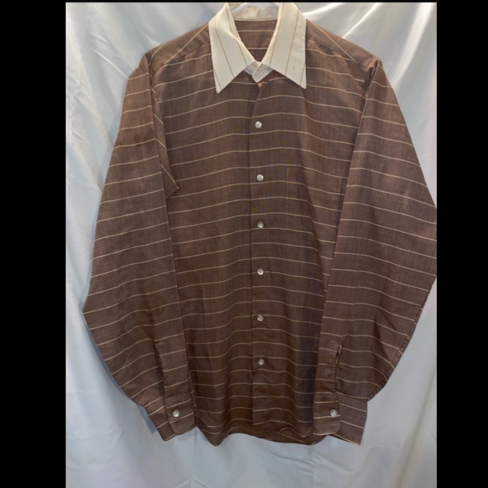 Men’s classic collared button down